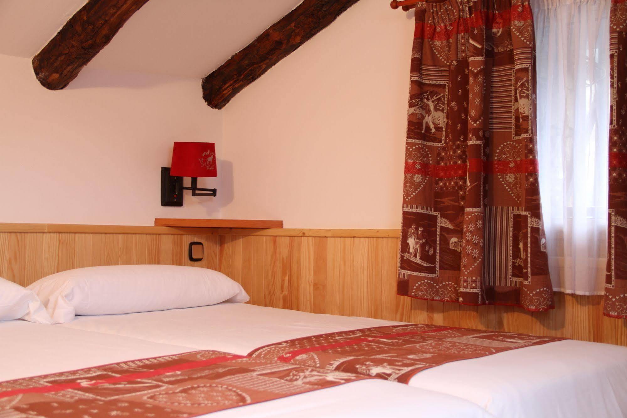 Hotel Bruxelles Солдеу Экстерьер фото