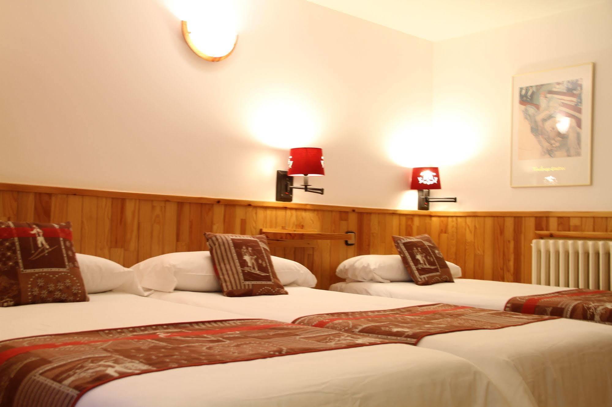 Hotel Bruxelles Солдеу Экстерьер фото
